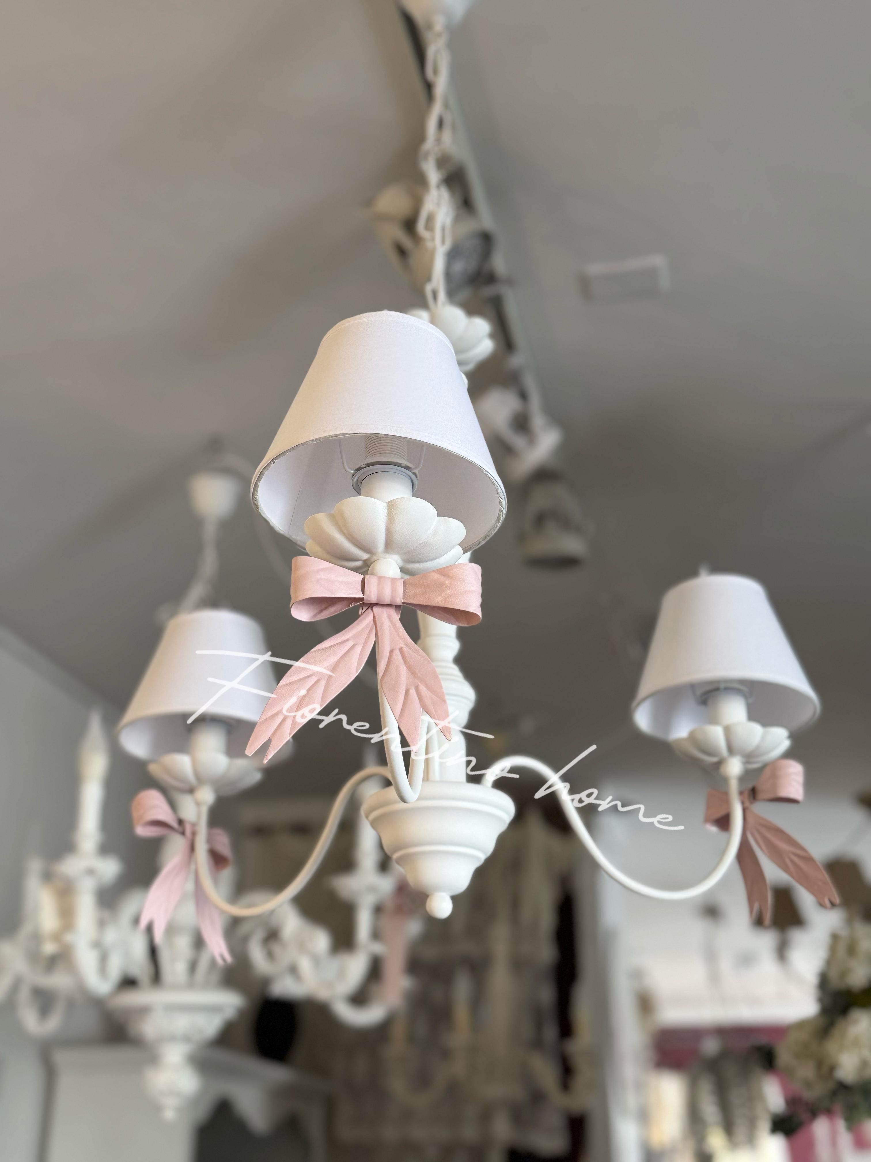 Lampadario con paralumi a 3 luci in legno e ferro c/fiocchi - h.57xdiam.60 cm - Brulamp